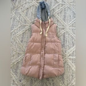 Mauve hooded puffer vest